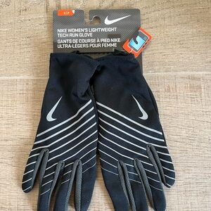 NWT Women’s Nike Black Tech Run Gloves